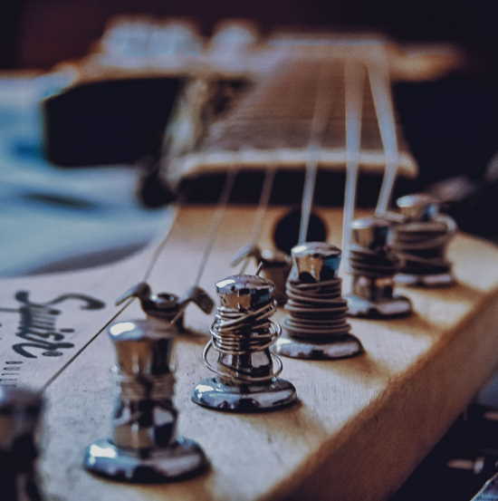 clean the guitar